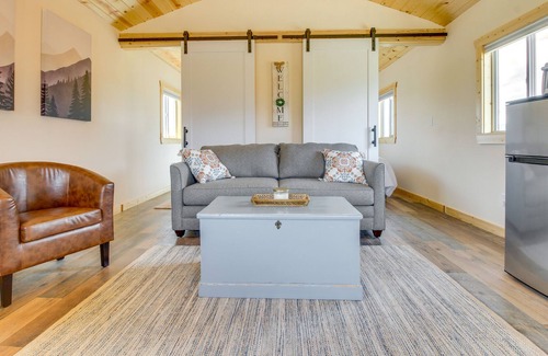 Whitehall Cabin | Mountain-View Montana Rental Cabin on Alpaca Farm!