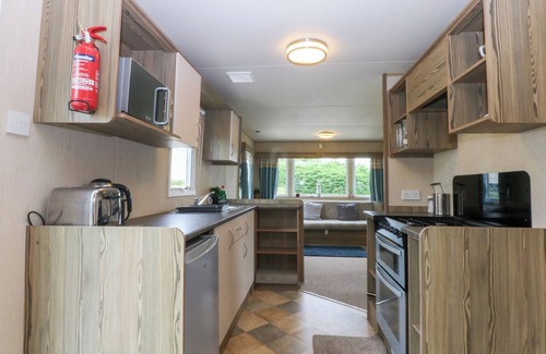 Chwilog Cottage | MOUNTAIN VIEW, pet friendly, with pool in Pwllheli