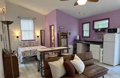 Wildwood Cabin | Mountain View - Private Deck - Biking - Hiking - Hang gliding - 15 mins to Chattanooga - Pets