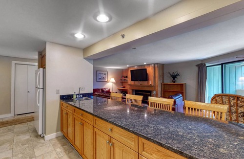 Lincoln Condo | Mountain-view resort condo with access to pools, hot tubs, tennis, & game room