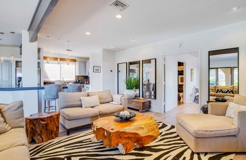 Palm Desert House | Mountain-view retreat with amazing views of Palm Desert city lights & pool