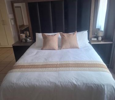 Hartbeespoort Apartment | Mountain View Self-Catering Accommodation