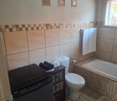 Hartbeespoort Apartment | Mountain View Self-Catering Accommodation