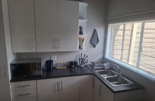 Hartbeespoort Apartment | Mountain View Self-Catering Accommodation