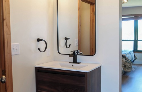 Tetonia Cabin | Mountain View Studio Suite - Double Queen