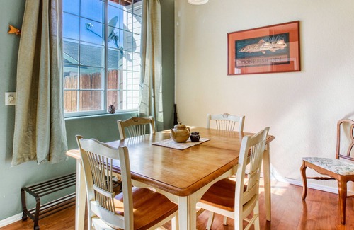 Hailey Condo | Mountain view townhome w/ patio, kitchen - 2 miles from Hailey