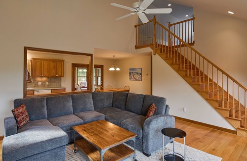 Springfield House | Mountain view home with deck, wood fireplace, washer/dryer, and high-speed WiFi