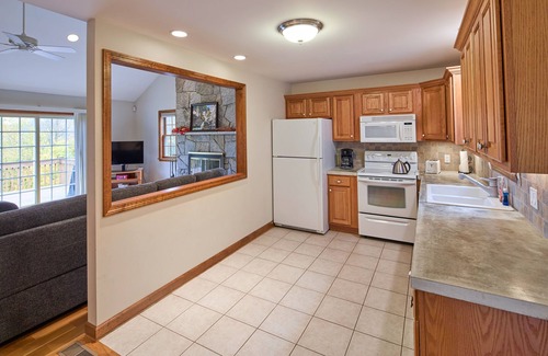 Springfield House | Mountain view home with deck, wood fireplace, washer/dryer, and high-speed WiFi