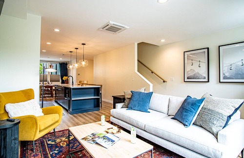 Hailey Condo | Mountain View Villa - Lux 3BD w/Roof Terrace - Downtown Hailey