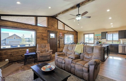 Lake Hatcher Park Cabin | Mountain Views! Cozy, Modern Home in Great Location