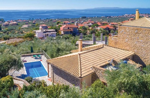 Riglia Villa | Mountain views, short drive to beach/harbour