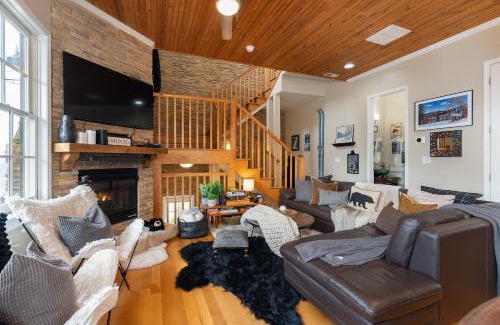Wolf Laurel House | Mountain Views Hot Tub Foosball Dog Friendly