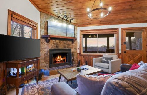 Blue Ridge House | Mountain Views Hot Tub FirePit Close to town