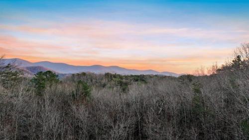 Blue Ridge House | Mountain Views Hot Tub FirePit Close to town