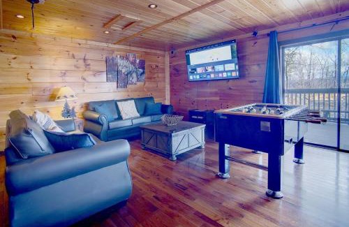 Gatlinburg - Pigeon Forge House | Mountain Views-Hottub-Parking-WiFi-Parking-BBQ