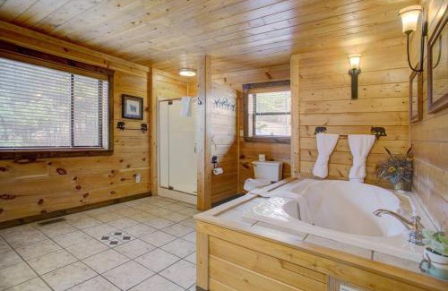 Gatlinburg - Pigeon Forge House | Mountain Views-Hottub-Parking-WiFi-Parking-BBQ