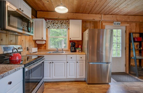 North Conway Cabin | Mountain Views Moon Cottage