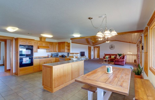 Fairfield Bay House | Mountain Views + Shared Pool: Ozarks Family Home