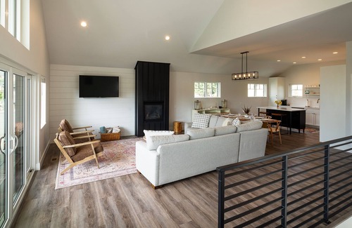 Hailey House | Mountain Views w/Sauna & Fire Pit: Red Feather Comfort