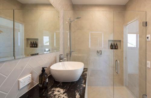 Fernhill House | Mountain Vista - beautifully renovated home with spa pool