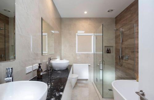 Fernhill House | Mountain Vista - beautifully renovated home with spa pool