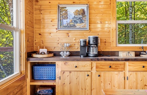Waynesville Cabin | Mountain Vista | Hot Tub, Views & 2 Decks🌄 Near Waynesville + Biltmore Pass