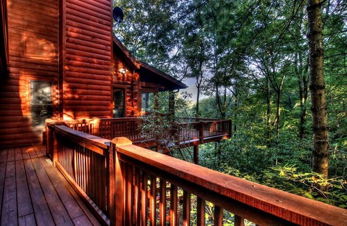 Hidden Lake Cabin | Mountain Vista is pet friendly with a Mountain view, hot tub and fire-pit and a screened porch. WiFi