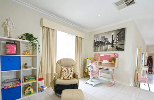 Doncaster East House | Mountain Vistas Retreat 4BRM WiFi Netflix Billiard