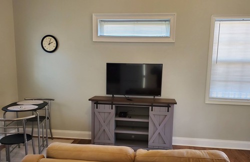 Young Harris Apartment | Mountain Walk $65 Weekday Rates 11/28-12/18