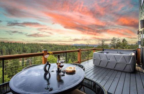 Florissant Ski Chalet | Mountain & Water View, Hot Tub, Loft+3BR, Dog OK, New