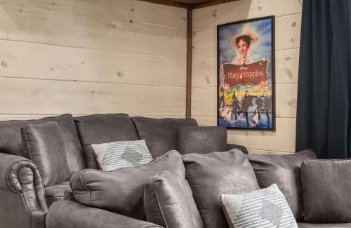 Sevierville House | Mountain Waters - Pool Theater & Views