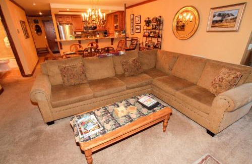 Mammoth Lakes House | Mountainback #17, Den