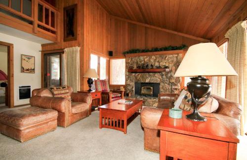 Mammoth Lakes House | Mountainback #40, Loft, Corner