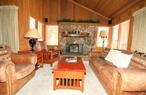 Mammoth Lakes House | Mountainback #40, Loft, Corner