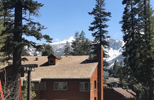Mammoth Lakes House | Mountainback #40, Loft, Corner