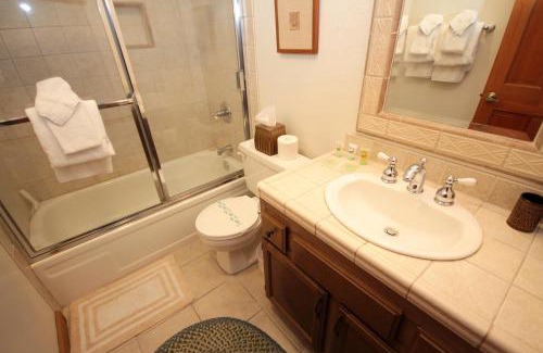 Mammoth Lakes House | Mountainback #45, Den