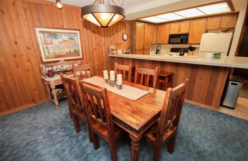 Mammoth Lakes House | Mountainback #45, Den