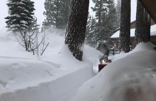 Mammoth Lakes House | Mountainback #60, Corner Unit