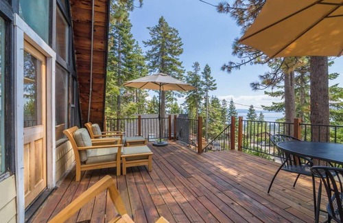 Talmont House | Mountaineer by AvantStay Classic A Frame w/ a Great View & Access To Lake Tahoe Park Association