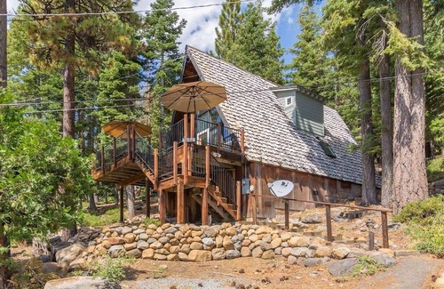 Talmont House | Mountaineer by AvantStay Classic A Frame w/ a Great View & Access To Lake Tahoe Park Association