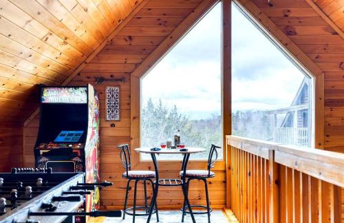 Sevierville House | Mountains are Calling by AvantStay Sleeps 8 Hot Tub Game Loft Located in Douglas Lake Resort