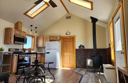 Cody House | Mountains, horses, stars, views and just out of town.
