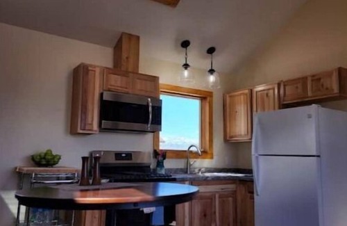 Cody House | Mountains, horses, stars, views and just out of town.
