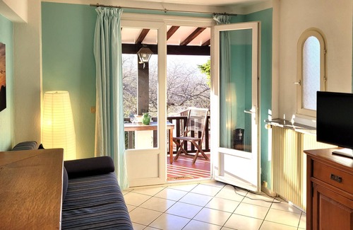 Laroque-des-Alberes Apartment | Mountains & sea: Charming apartment with terrace and pool on a wooded mountainside