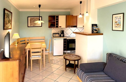 Laroque-des-Alberes Apartment | Mountains & sea: Charming apartment with terrace and pool on a wooded mountainside