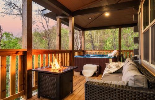 Chalet Village North Ski Chalet | Mountainscape - Brand New Cabin w Views - HotTub - FireTable - PS5 - PoolTable - 3 Pools