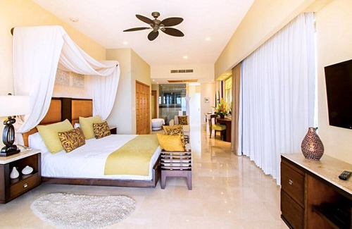 Romantic Zone Resort | Mountainside 2 Bedroom Residence with Ocean Views & Jacuzzi