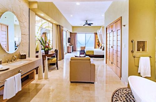 Romantic Zone Resort | Mountainside 2 Bedroom Residence with Ocean Views & Jacuzzi