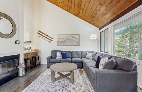 Lincoln Condo | Mountainside condo w/view, pool & rec room access, near skiing, town & hiking