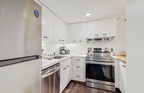 Lincoln Condo | Mountainside condo w/view, pool & rec room access, near skiing, town & hiking
